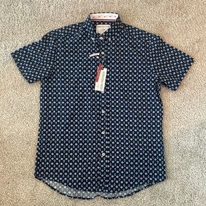 International Report Men’s Button Up